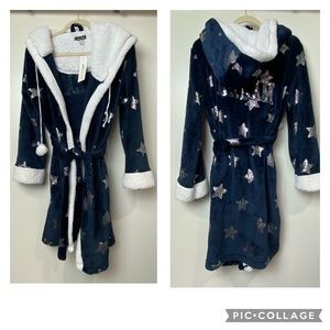 Em & Alfie one size women’s juniors navy blue & white sequined dream sleep robe